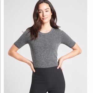 Athleta ribbed renew T-shirt’s - small